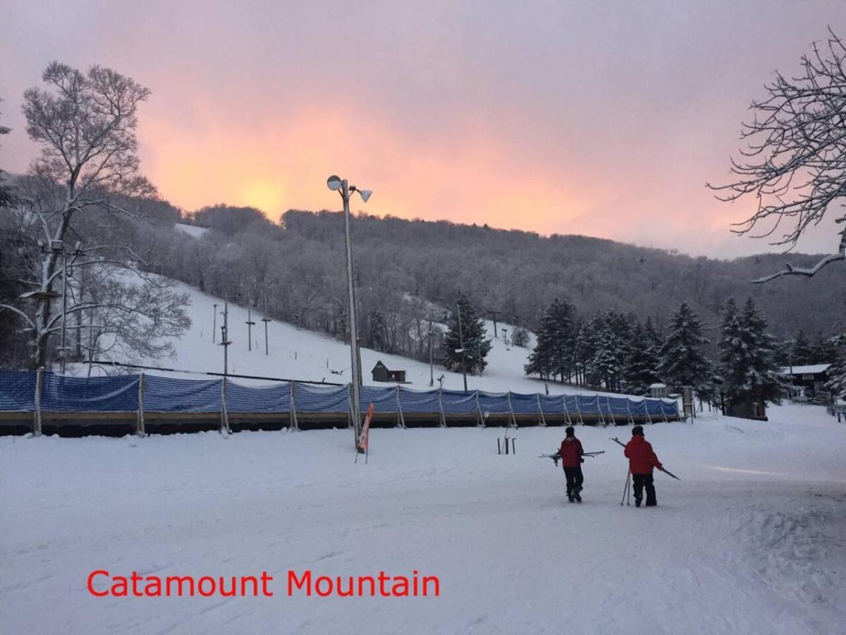 2 Bed Berkshire Getaway Minutes To Jiminy Peak Ski Hancock Buitenkant foto